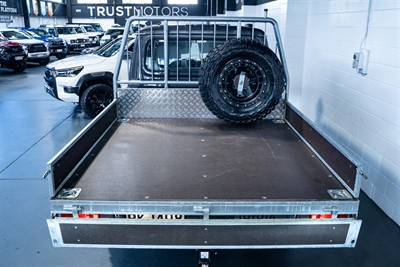 2022 Toyota Landcruiser - Thumbnail