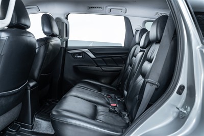 2017 Mitsubishi Pajero Sport - Thumbnail