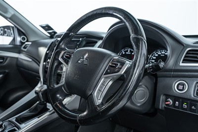 2017 Mitsubishi Pajero Sport - Thumbnail