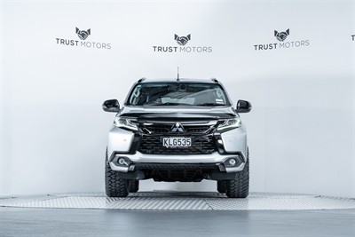 2017 Mitsubishi Pajero Sport - Thumbnail