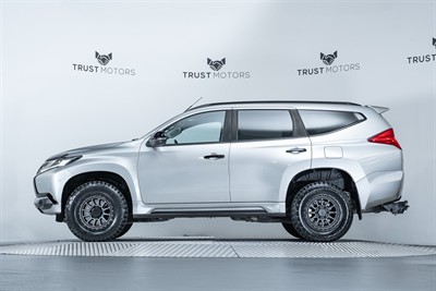 2017 Mitsubishi Pajero Sport - Thumbnail