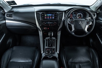 2016 Mitsubishi Pajero Sport - Thumbnail