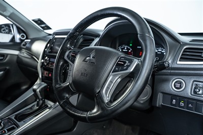 2016 Mitsubishi Pajero Sport - Thumbnail