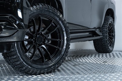 2016 Mitsubishi Pajero Sport - Thumbnail