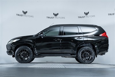 2016 Mitsubishi Pajero Sport - Thumbnail