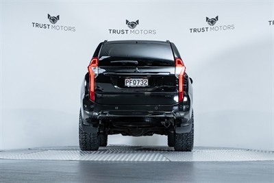 2016 Mitsubishi Pajero Sport - Thumbnail