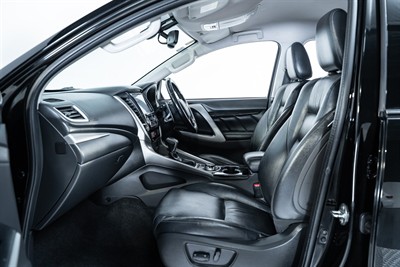 2016 Mitsubishi Pajero Sport - Thumbnail