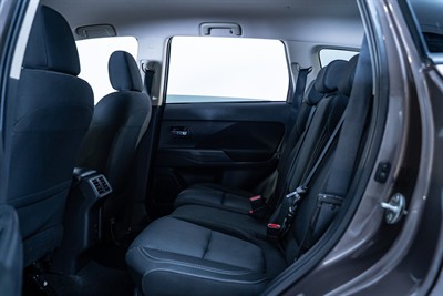 2021 Mitsubishi Outlander - Thumbnail