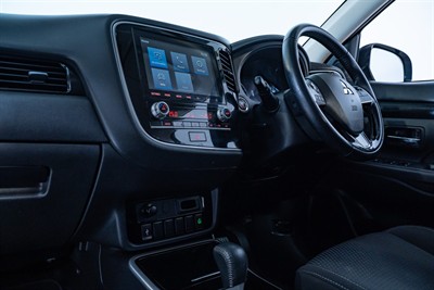 2021 Mitsubishi Outlander - Thumbnail