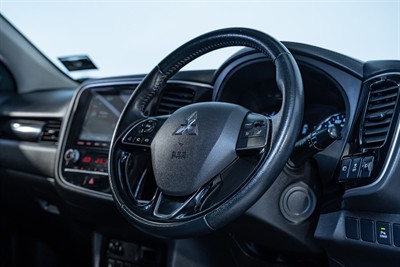 2021 Mitsubishi Outlander - Thumbnail