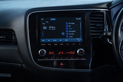 2021 Mitsubishi Outlander - Thumbnail