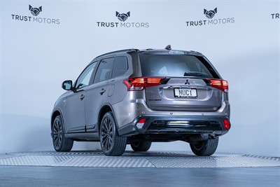 2021 Mitsubishi Outlander - Thumbnail