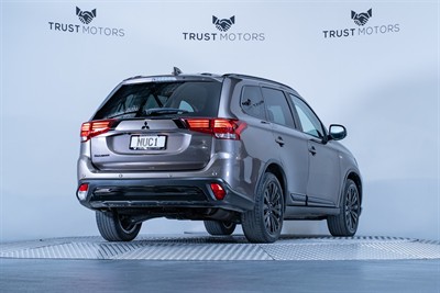 2021 Mitsubishi Outlander - Thumbnail