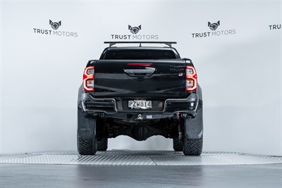 2023 Toyota Hilux - Thumbnail