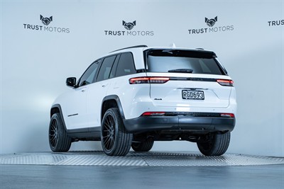 2023 Jeep Grand Cherokee - Thumbnail