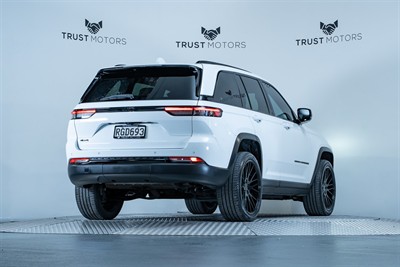 2023 Jeep Grand Cherokee - Thumbnail