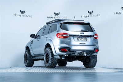 2020 Ford Everest - Thumbnail
