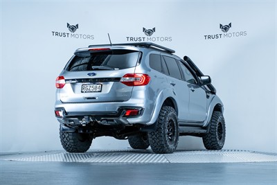2020 Ford Everest - Thumbnail