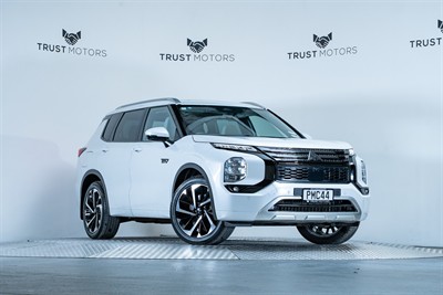 2022 Mitsubishi Outlander - Image Coming Soon