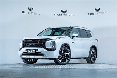 2022 Mitsubishi Outlander - Thumbnail