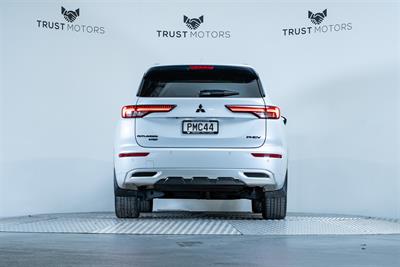 2022 Mitsubishi Outlander - Thumbnail