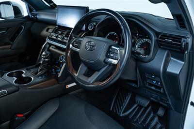 2024 Toyota Land Cruiser - Thumbnail