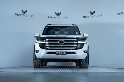2024 Toyota Land Cruiser - Thumbnail