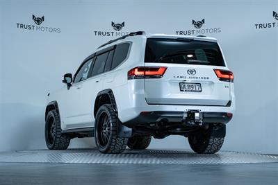 2024 Toyota Land Cruiser - Thumbnail