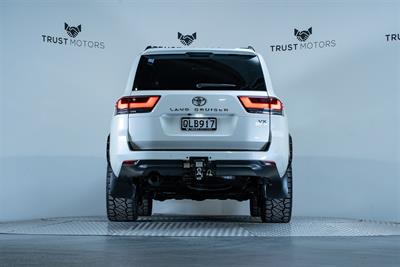 2024 Toyota Land Cruiser - Thumbnail