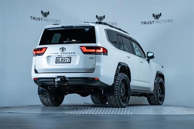 2024 Toyota Land Cruiser - Thumbnail