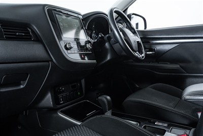 2021 Mitsubishi Outlander - Thumbnail