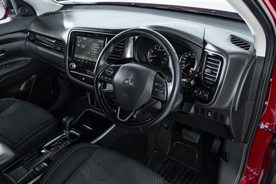 2021 Mitsubishi Outlander - Thumbnail