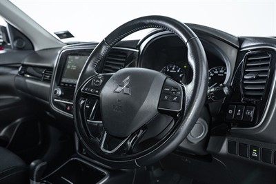 2021 Mitsubishi Outlander - Thumbnail