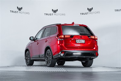 2021 Mitsubishi Outlander - Thumbnail