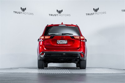 2021 Mitsubishi Outlander - Thumbnail