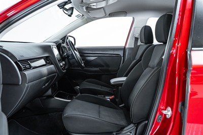 2021 Mitsubishi Outlander - Thumbnail