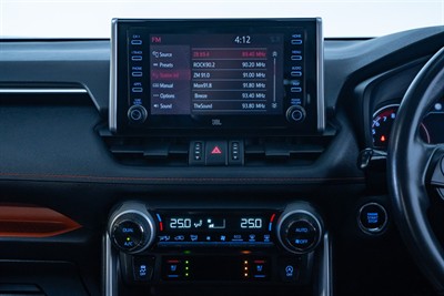 2020 Toyota Rav4 - Thumbnail