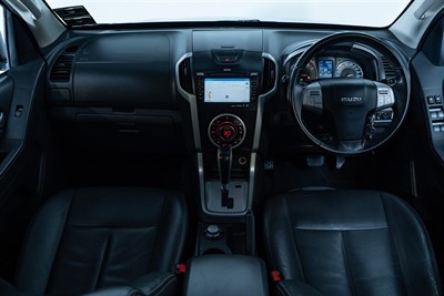2015 Isuzu MU-X - Thumbnail