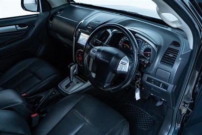 2015 Isuzu MU-X - Thumbnail