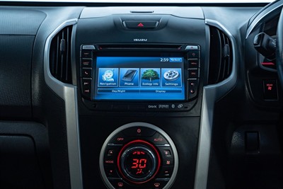 2015 Isuzu MU-X - Thumbnail
