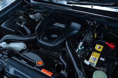2015 Isuzu MU-X - Thumbnail