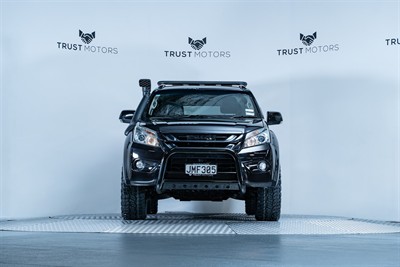 2015 Isuzu MU-X - Thumbnail