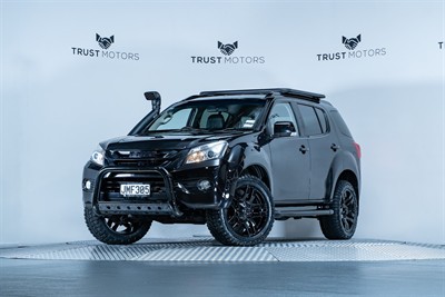 2015 Isuzu MU-X - Thumbnail