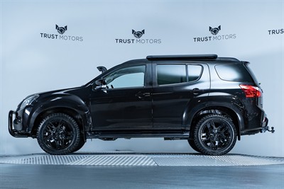 2015 Isuzu MU-X - Thumbnail