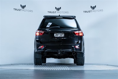 2015 Isuzu MU-X - Thumbnail