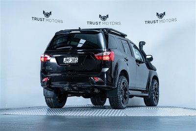 2015 Isuzu MU-X - Thumbnail