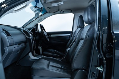 2015 Isuzu MU-X - Thumbnail