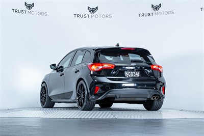 2020 Ford Focus - Thumbnail