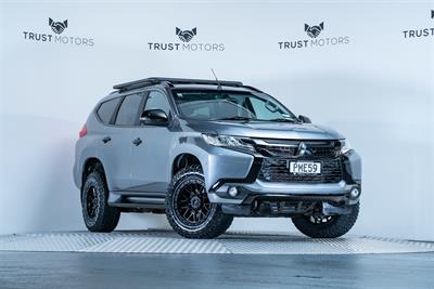 2017 Mitsubishi Pajero Sport - Thumbnail