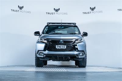 2017 Mitsubishi Pajero Sport - Thumbnail